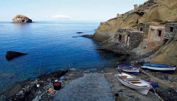 isole eolie in barca a vela con skipper