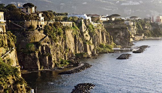 sorrento positano amalfi con isole partenopee e golfo di napoli in barca a vela a noleggio